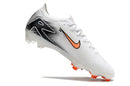 Chuteira Nike Air Zoom Mercurial Vapor 16 Elite FG - Branco, Preta e Laranja em visão lateral