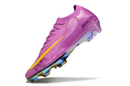 Chuteira Nike Air Zoom Mercurial Vapor 16 Elite FG - Roxa em destaque, design roxo vibrante para alto desempenho em campo.