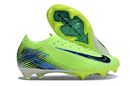Chuteira Nike Air Zoom Mercurial Vapor 16 Elite FG Verde e Preto em destaque com design aerodinâmico.