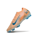 Chuteira Nike Air Zoom Mercurial Vapor 16 "Mbappé" em cor laranja e detalhes azuis, ideal para velocidade e controle.
