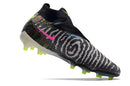 Chuteira Nike Gripknit Phantom GX Elite Dynamic Fit FG Preta e Verde, destacando tecnologia e design sofisticado.