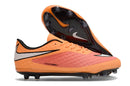 Chuteira Nike Hypervenom Elite FG Laranja com design aerodinâmico e tecnologia avançada para controle da bola.