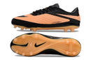 Chuteira Nike Hypervenom Elite FG Laranja e Preto com design anatômico e sola FG