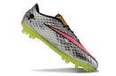Chuteira Nike Hypervenom Elite FG - Prateada com design aerodinâmico e cores vibrantes em fundo branco.