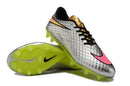 Chuteira Nike Hypervenom Elite FG - Prateada em prateado e dourado, para controle e velocidade no campo.