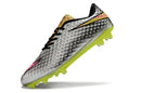 Chuteira Nike Hypervenom Elite FG - Prateada com design aerodinâmico e controle excepcional da bola.
