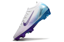 Chuteira Nike Mercurial Air Zoom Vapor 16 Edição Especial Elite FG - Branca com design em azul e roxo.