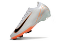 Chuteira Nike Mercurial Air Zoom Vapor 16 Elite FG Branca e Laranja em ângulo lateral