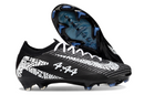 Chuteira Nike Mercurial Air Zoom Vapor 16 Elite FG Preta e Branca "A:AA" em ângulo lateral com solado visível
