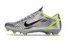 Chuteira Nike Mercurial Air Zoom Vapor 2002 Elite FG Prata com design aerodinâmico e tecnologia avançada.