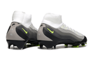 Chuteira Nike Mercurial Superfly 10 Air Max 95 Elite FG - Branca e Preta, vista traseira com detalhes em preto e neon.