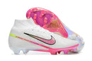 Chuteira Nike Mercurial superfly 9 Air Zoom Ultra FG Branca e Rosa com sola transparente e detalhes em rosa.