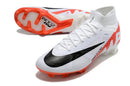 Chuteira Nike Mercurial superfly 9 Air Zoom Ultra FG Branca e Vermelha vista lateral e frontal.