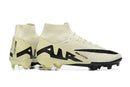 Chuteira Nike Mercurial superfly 9 Air Zoom Ultra FG em cor clara com detalhes em preto.