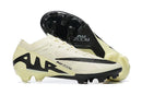 Chuteira Nike Mercurial Vapor 15 Air Zoom FG Bege e Preta com cabedal em bege e detalhes em preto.
