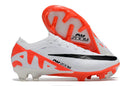 Chuteira Nike Mercurial Vapor 15 Air Zoom FG Branca e Laranja com design moderno e tecnologia avançada.