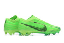 Chuteira Nike Mercurial Vapor 15 Air Zoom FG Verde "SPEED 8" vista lateral com detalhes em preto.