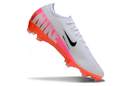 Chuteira Nike Mercurial Vapor 16 Elite  FG - Branca, Vermelha e Laranjada - Pack Fear Nothing, destacando design e cores vibrantes.