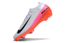 Chuteira Nike Mercurial Vapor 16 Elite  FG - Branca, Vermelha e Laranjada - Pack Fear Nothing em destaque
