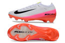 Chuteira Nike Mercurial Vapor 16 Elite FG - Branca, Vermelha e Laranjada - Pack Fear Nothing, com detalhes em rosa e preto.