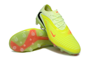 Chuteira Nike Phantom 6 Elite AG Amarela - Refresh Pack em destaque, mostrando design e tecnologia inovadora.