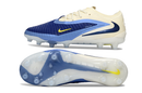 Chuteira Nike Phantom 6 Elite AG Azul e Branca - Fear Nothing Pack, vista lateral e inferior.