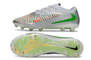 Chuteira Nike Phantom 6 Elite AG Branca e Dourada - Ed. "EA FC26" lateral e sola, design icônico e tecnologia de desempenho.