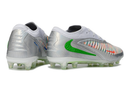 Chuteira Nike Phantom 6 Elite AG Branca e Dourada - Ed. "EA FC26" vista traseira, design e cores vibrantes.