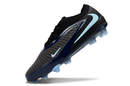 Chuteira Nike Phantom 6 Elite AG Preta - Shadow Pack vista lateral com detalhes em azul