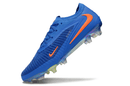 Chuteira Nike Phantom 6 Elite FG - Azul e Laranja em ângulo, destacando o design e cores vibrantes.
