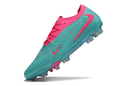 Chuteira Nike Phantom 6 Elite FG - Azul e Rosa em destaque com design arrojado e cores vibrantes.