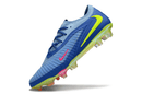 Chuteira Nike Phantom 6 Elite FG - Azul, Rosa e Verde em destaque, ideal para desempenho em campo.