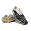Chuteira Nike Phantom 6 Elite FG "Mamba Mentality" em preto e branco, com detalhes em verde e sola colorida.