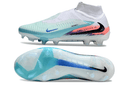 Chuteira Nike Phantom 6 Elite FG "New United Pack" com design aerodinâmico e sola transparente.