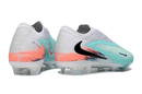 Chuteira Nike Phantom 6 Elite FG "New United Pack" vista traseira em cores vibrantes e design moderno.