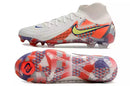 Chuteira Nike Phantom Luna II FG "Barna Pack" com design inovador e cores vibrantes para futebol.