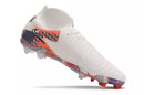 Chuteira Nike Phantom Luna II FG "Barna Pack" com design inovador e tecnologia avançada para futebol.