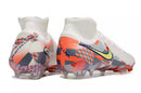 Chuteira Nike Phantom Luna II FG "Barna Pack" vista traseira com design inovador e cores vibrantes.