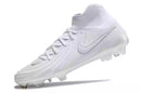 Chuteira Nike Phantom Luna II FG Branca, com design elegante e tecnologia para desempenho em campo.