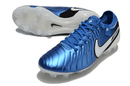 Chuteira Nike Tiempo Legend 10 FG - Azul - Pack Ambition com design em azul e sola com travas para futebol.