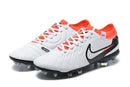 Chuteira Nike Tiempo Legend 10 FG - Branca, Vermelha e Preta para controle e conforto no futebol.