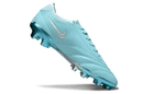 Chuteira Nike Tiempo Legend X Elite FG Azul com design elegante em azul claro e detalhes em prata