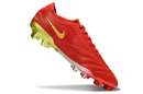 Chuteira Nike Tiempo Legend X Elite FG Vermelha em vermelho e amarelo, destacando performance em campo.