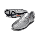 Chuteira Nike Total 90 FG Prata e Branco, design clássico em prata e branco para futebolistas.