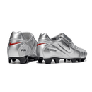 Chuteira Nike Total 90 FG Prata e Branco com design em prata e detalhes em vermelho