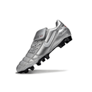 Chuteira Nike Total 90 FG Prata e Branco com design sofisticado e tecnologia de ponta.