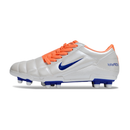 Chuteira Nike Total 90 FG Prata, Laranja e Azul lateral com detalhes em azul e laranja.