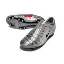 Chuteira Nike Total 90 FG Prateada em destaque, mostrando design prateado e solado FG para campos naturais.