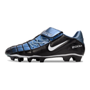 Chuteira Nike Total 90 FG Preta e Azul com design ergonômico e tecnologia de ponta para desempenho em campo.