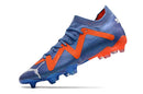 Chuteira Puma Future 7 FG Azul e Laranja, modelo de alta performance para jogadores que buscam velocidade e controle.